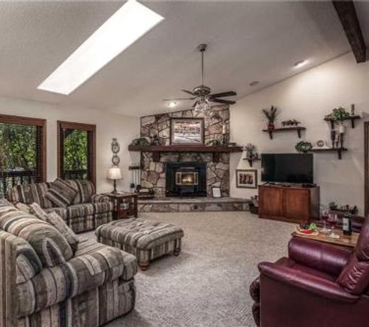 Amy's Little Ponderosa, 3 Bedrooms, WiFi, Decks, Sleeps 6