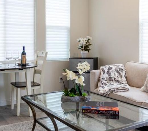 Private suite,own entrance&kitchen