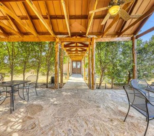 The Pecan @ Mendelbaum Winery Guest Cabins