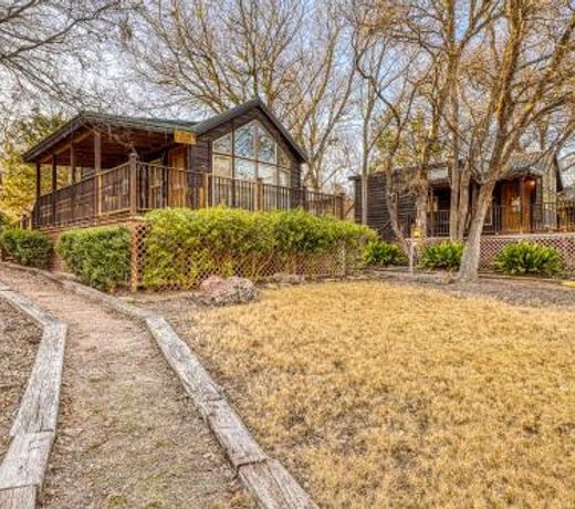 The Plum @ Mendelbaum Winery Guest Cabins
