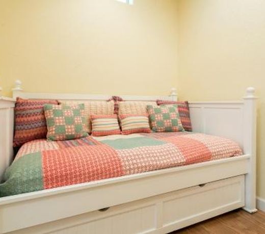 Tuscan Retreat - Hot Tub - Fireplace- Walk to Main