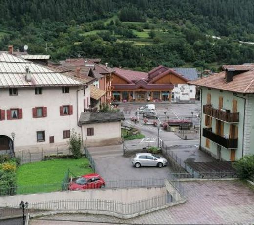 Appartamento En Mez al Paes