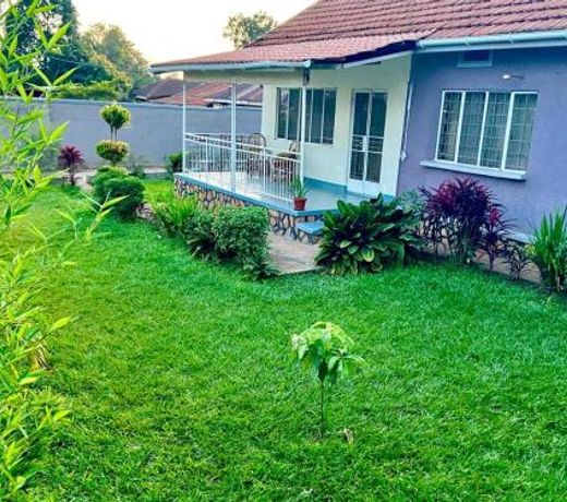 Cozy 5 Bedroom Town House-Makerere University.