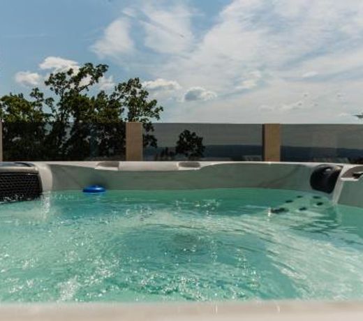 Stone house Dario with Finnish sauna and an outdoor hot tub