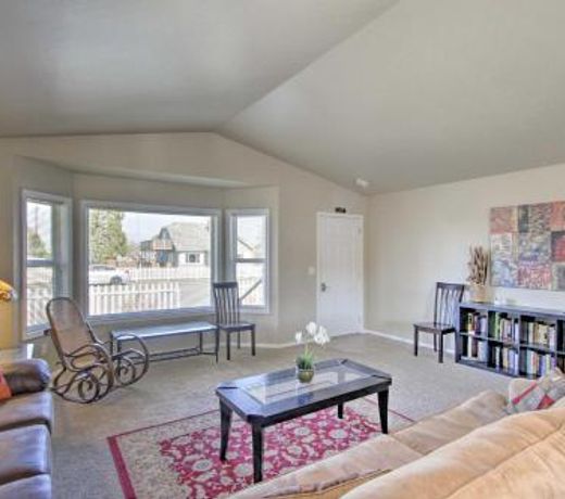 Quiet Sequim Home - Walk to Dining and Festivals!