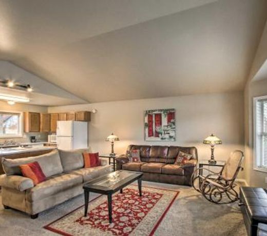 Quiet Sequim Home - Walk to Dining and Festivals!