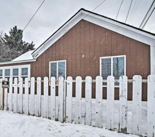 Red Lodge Retreat with Yard - Walk to Restaurants!