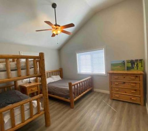 3 Bedroom Chalet on the Creek