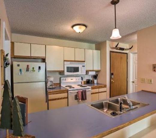 Quiet Lead Condo with Balcony - 5 Mi to Ski Lifts!