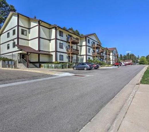 Quiet Lead Condo with Balcony - 5 Mi to Ski Lifts!