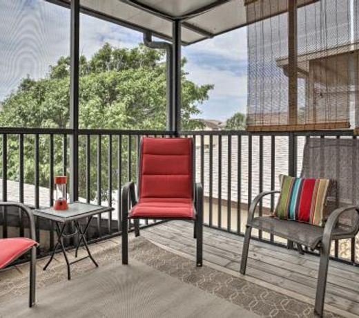 Updated Cape Canaveral Townhome, Walk to the Beach