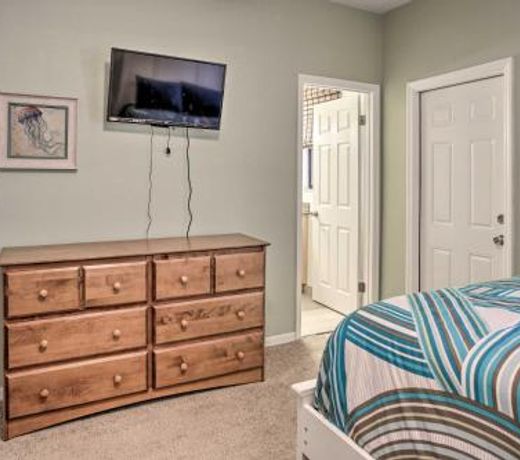 Updated Cape Canaveral Townhome, Walk to the Beach