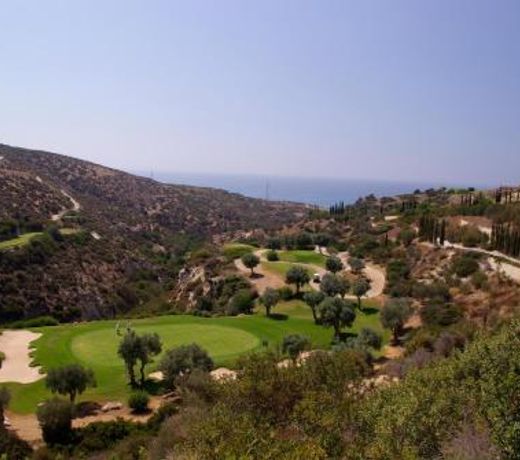 2 bedroom Villa Kornos with private pool and golf views, Aphrodite Hills Resort