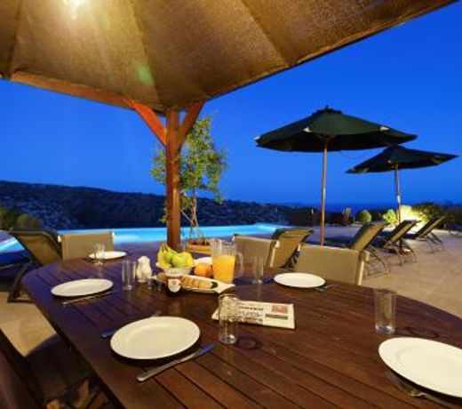 4 bedroom Villa Andromeda with private infinity pool, Aphrodite Hills Resort