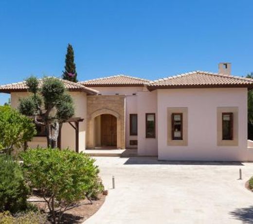Villa in Kouklia Sleeps 6 includes Swimming pool Air Con and WiFi 6