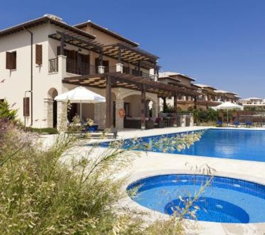Villa in Kouklia Sleeps 10 includes Swimming pool Air Con and WiFi 1