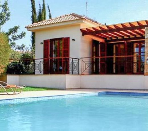 Villa in Kouklia Sleeps 6 includes Swimming pool Air Con and WiFi