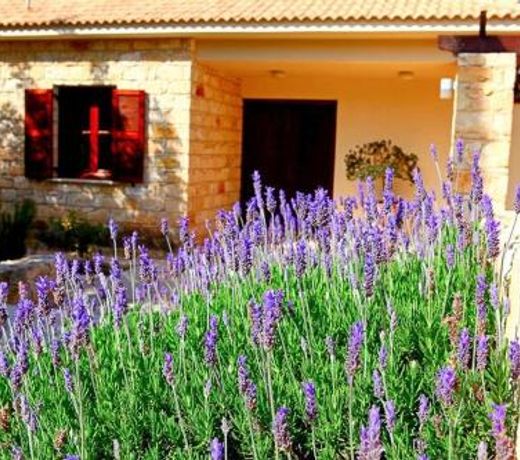 Villa in Kouklia Sleeps 6 includes Swimming pool Air Con and WiFi