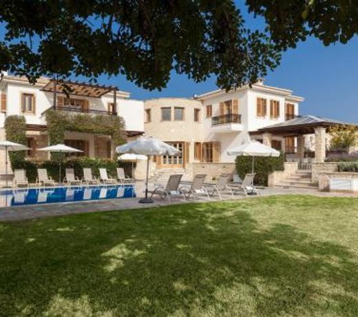 Villa in Kouklia Sleeps 10 includes Swimming pool Air Con and WiFi 1 2
