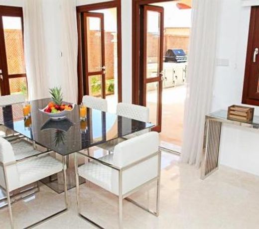 Villa in Kouklia Sleeps 4 includes Swimming pool Air Con and WiFi 4