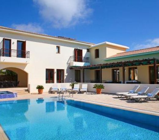Villa in Kouklia Sleeps 10 includes Swimming pool and Air Con 8