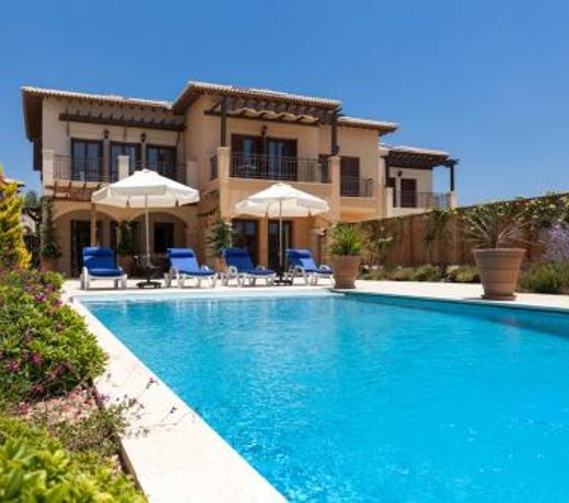 Villa in Kouklia Sleeps 4 includes Swimming pool and Air Con 7