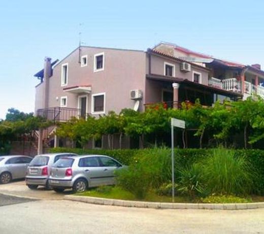 Apartments with a parking space Fazana - 7261