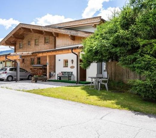 Valley-View Holiday Home in Niedernsill with Garden