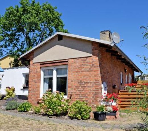 Ferienhaus mit Terrasse im Ostseeb