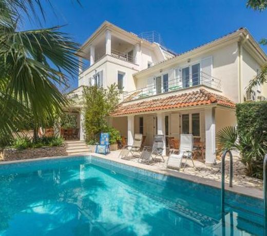 Gorgeous Villa in Premantura with Private Swimming Pool