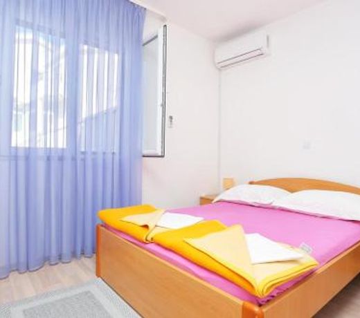 Apartments and rooms with parking space Tucepi, Makarska - 5263