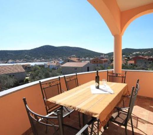 Apartments with a parking space Vinisce, Trogir - 8660