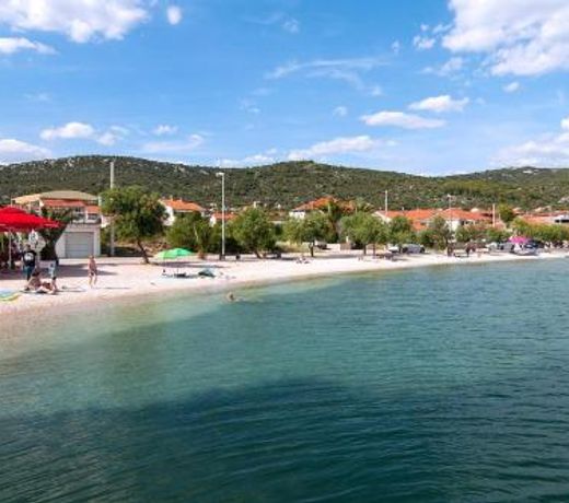 Apartments with a parking space Vinisce, Trogir - 8660