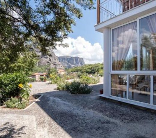 Majestic view Home just under Meteora Unesco Site