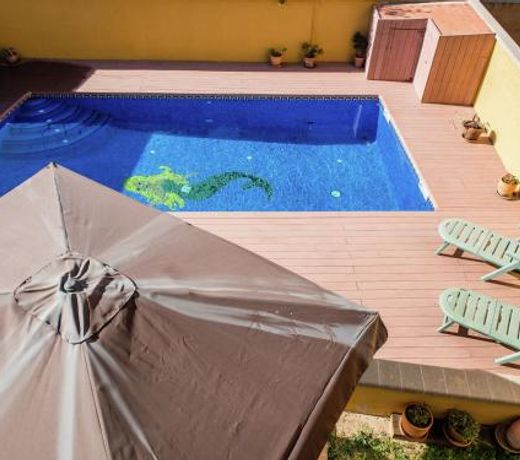 Chic Holiday House With Swimming Pool in St Pere Pescador