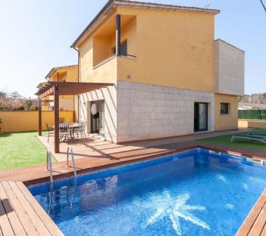 Cozy Holiday Home in St Pere Pescador with Pool