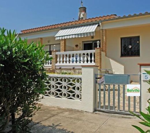 Holiday apartment just 400 meters away. from the beach of Sant Pere de Pescador