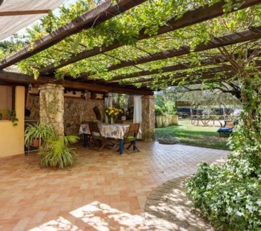 VILLA TERESA 3 ABITAZ. INDIPEND.TI