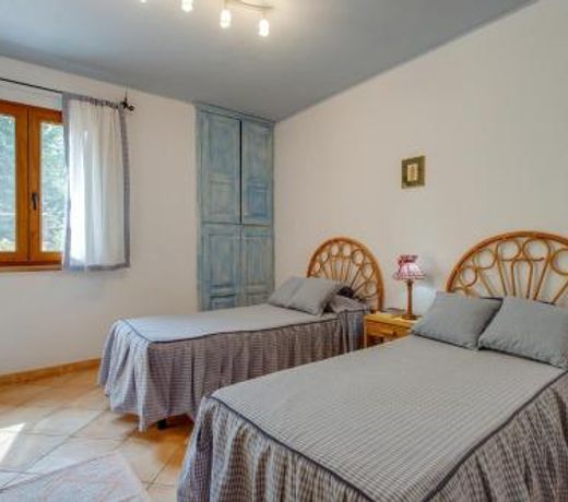 VILLA TERESA 3 ABITAZ. INDIPEND.TI