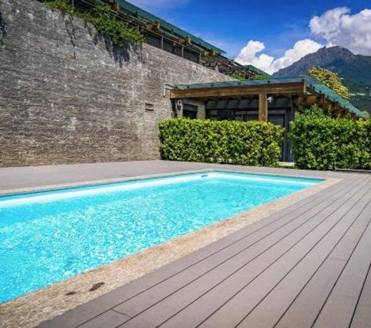 Villa Nicolette sleeps 8