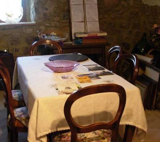 Alluring Holiday Home in Canossa with Pool, Garden Barbecue