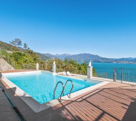 Modern Apartment in Oggebbio with Pool