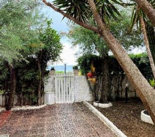 Santa Marinella Terraced house in front of the sea