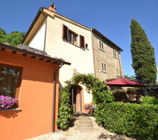Spacious Holiday Home in Tavarnelle Val di Pesa with Pool