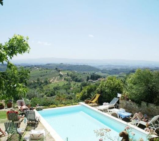 Spacious Holiday Home in Tavarnelle Val di Pesa with Pool
