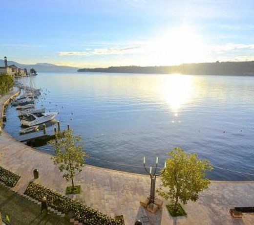 Salo Villa Sleeps 5 Air Con