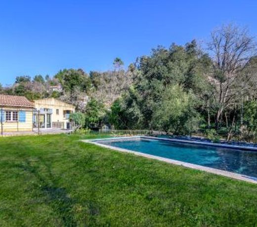 Villa Claudia Beautiful villa in a green space located in Biot