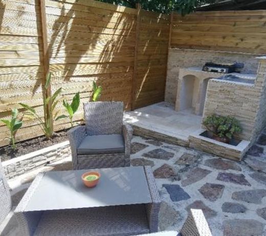 Appartement T2 Rez de villa proche bord de mer
