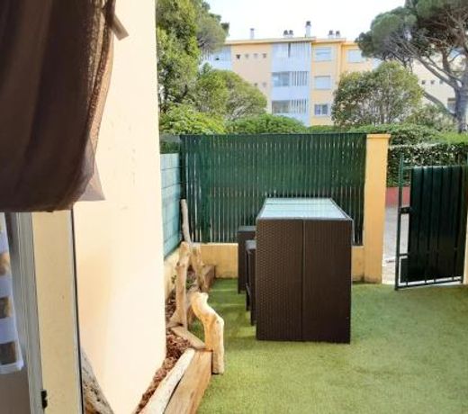 Apartment with one bedroom in Le Pradet with enclosed garden and WiFi 800 m from the beach