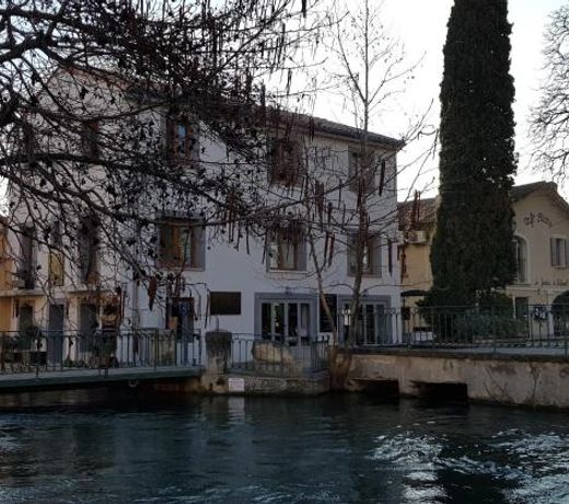 Olive- Vaste appartement donnant sur la Sorgue
